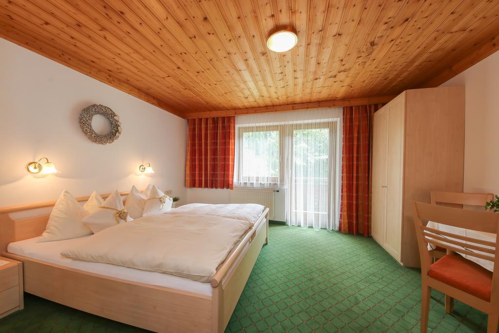Haus Spieleck Bed and Breakfast Saalbach-Hinterglemm Buitenkant foto