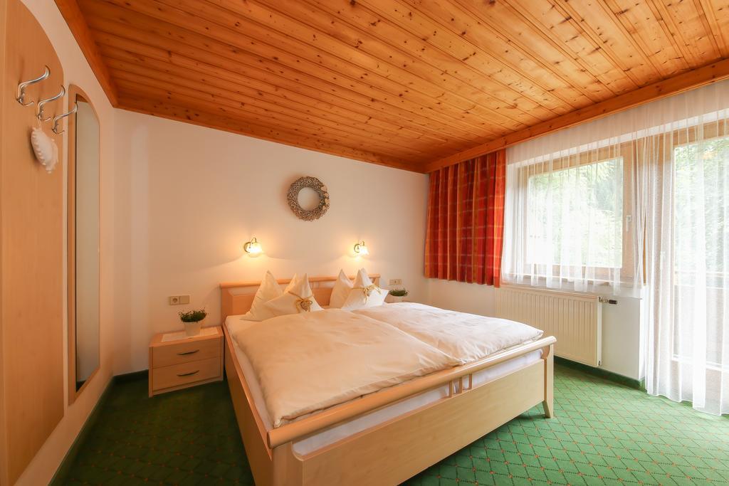 Haus Spieleck Bed and Breakfast Saalbach-Hinterglemm Buitenkant foto