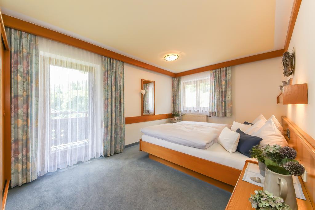 Haus Spieleck Bed and Breakfast Saalbach-Hinterglemm Buitenkant foto